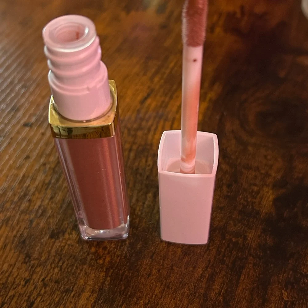 Sweet Street Lip Gloss - Picture 2 of 5